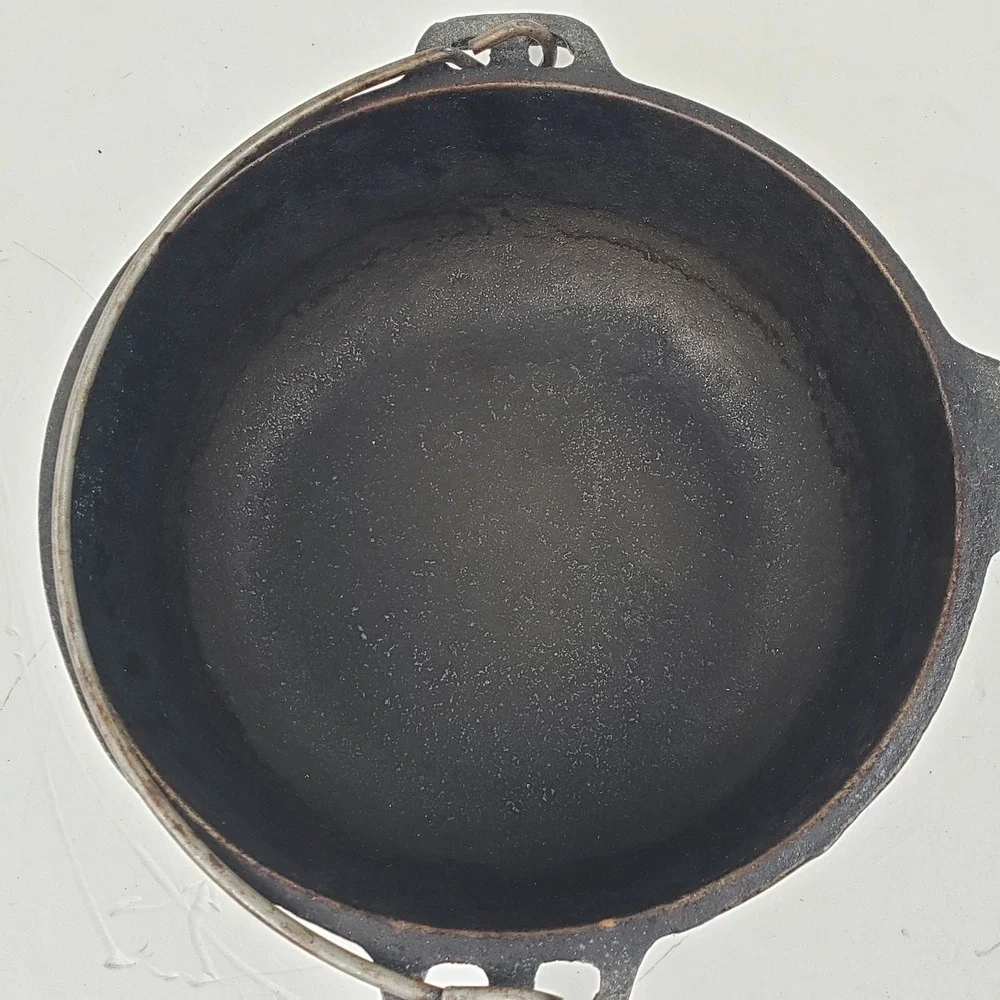 Vintage Lodge Cast Iron 2QT Dutch Oven with Bail Handle Made in USA No Lid 7.5: